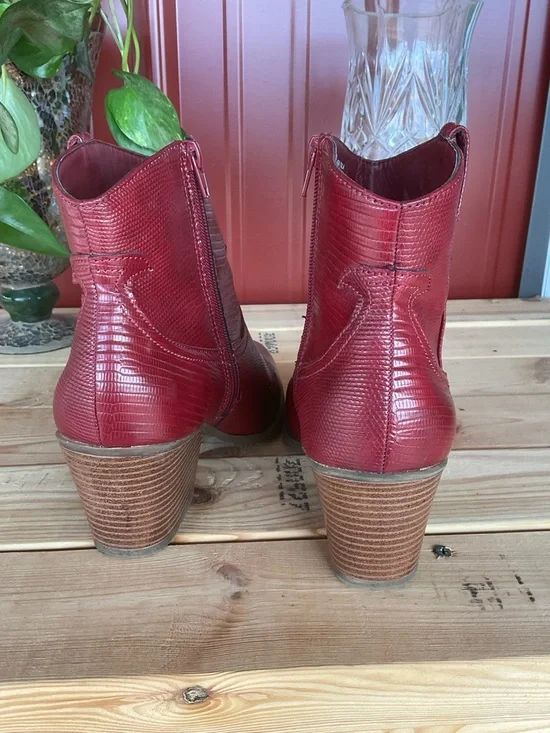 Sugar Red Leather Ankle Booties with Block Heel. Size 9.5 - Picture 5 of 7
